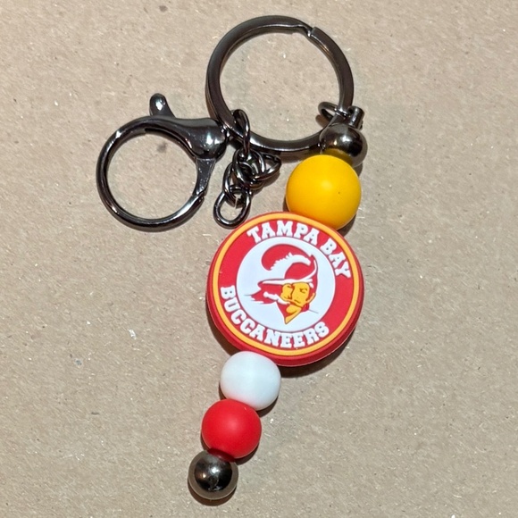 Silicone Bead Keychain - Tampa Bay Buccaneers - Picture 1 of 2
